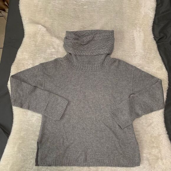 S. Milton Cowl Neck Gray 100% Cashmere Pullover Sweater Size 40 Long Sleeve - Picture 1 of 7